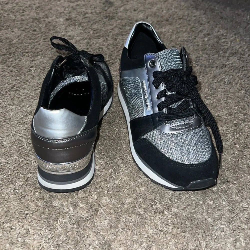 Michael Kors shoes size seven - Picture 7 of 7